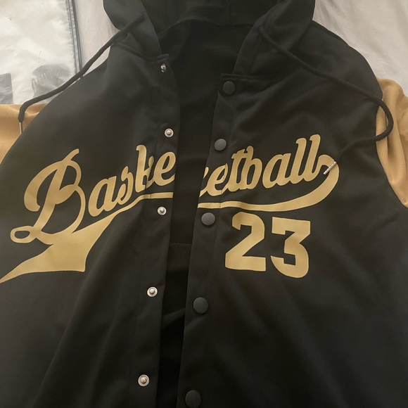 It’s a jacket - Picture 3 of 3